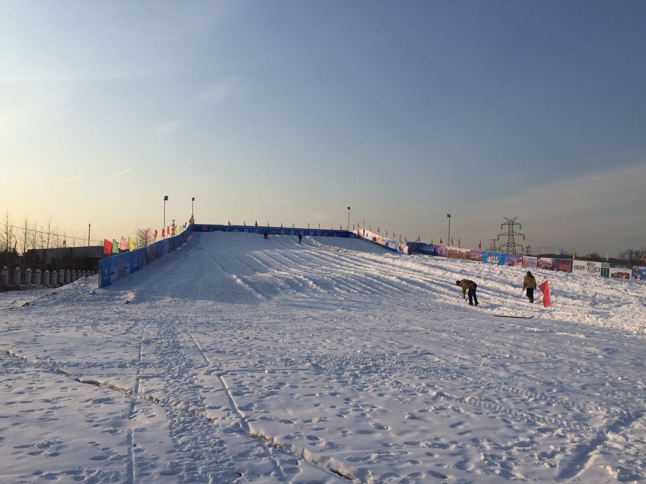 北京朝陽店冰雪樂園成功開幕，河北迪特加油助威
